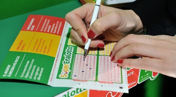 Due veneti sfiorano il jackpot record da 130 milioni: i due 5 pagano comunque 41mila euro