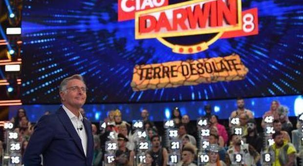 Ciao Darwin, incidente al concorrente. Mediaset e Bonolis: «Attivata polizza assicurativa»