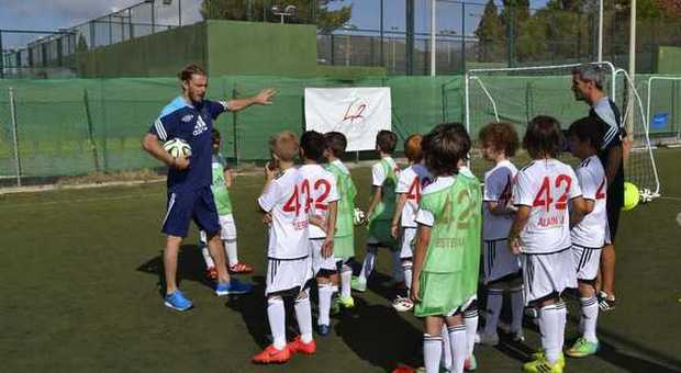 Balzaretti apre «camp» estivo per bimbi Presto la scuola calcio a Roma