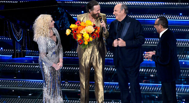 Sanremo 2025, top e flop della prima serata. Ma i conduttori si amano davvero? Fantasanremo, non è un buon inizio