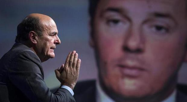 Jobs Act, Bersani e la sinistra Pd contro Renzi: ​"Pronti a non votarlo, Berlusconi trattato meglio"
