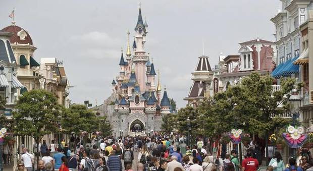 Parigi, i terroristi arrestati volevano colpire Disneyland