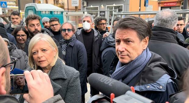 Giuseppe Conte con Donatella Bianchi, candidata presidente di M5S e Polo progressista