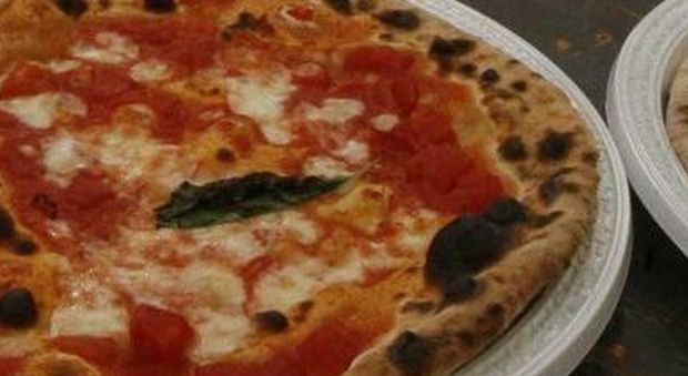 Napoli, domenica sul lungomare la pizza più lunga al mondo: 2 chilometri di bontà