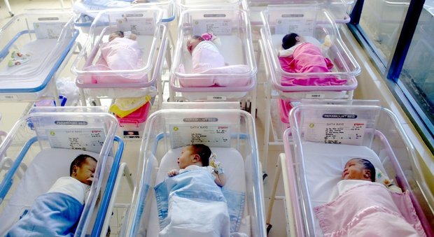 Istat: continua il calo delle nascite, nel 2016 sono nati 12 mila bimbi in meno