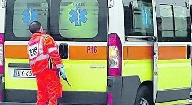 Treviso, operaio ucciso da un conato di vomito: muore a 58 anni mentre mangia