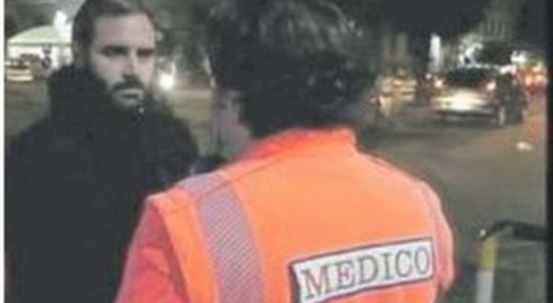 Petardi contro l'ambulanza a Napoli, il medico: «Da un orecchio non ci sento più»