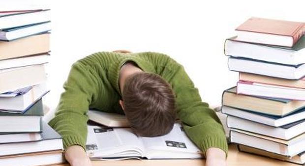 Tempo di esami, il sonno corretto aiuta a superarli: ecco come