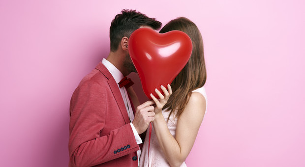 Il 6 luglio “Giornata del bacio”, un gesto d'amore che fa bene anche alla salute. Ecco perché