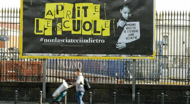 Scuole chiuse in Campania, De Luca firma l'ordinanza: mercoledì tornano in classe asili, prima e seconda elementare
