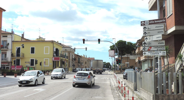 Il semaforo tra la statale e piazza Torino