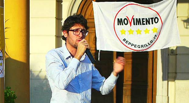 Grillo: «Siamo tutti con Cascone» solidarietà al consigliere M5S Napoli