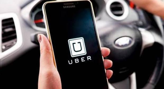 Tassisti in rivolta per l'accordo tra Uber e l'As Roma: con l'App si potrà esser accompagnati sotto lo stadio