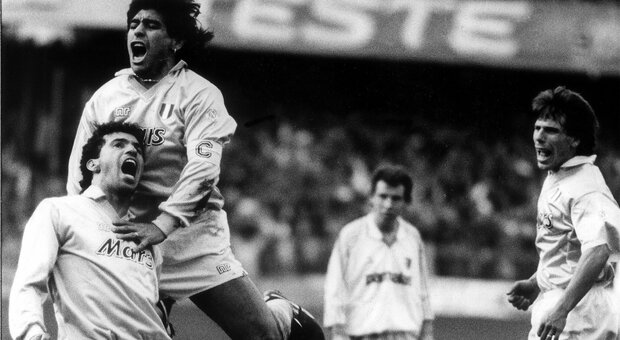 L'esultanza di Maradona, Careca e Zola dopo un gol nel campionato 1990-1991 (Foto S. Siano)