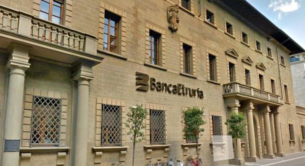 Banca Etruria, blitz della Finanza: indagati due manager