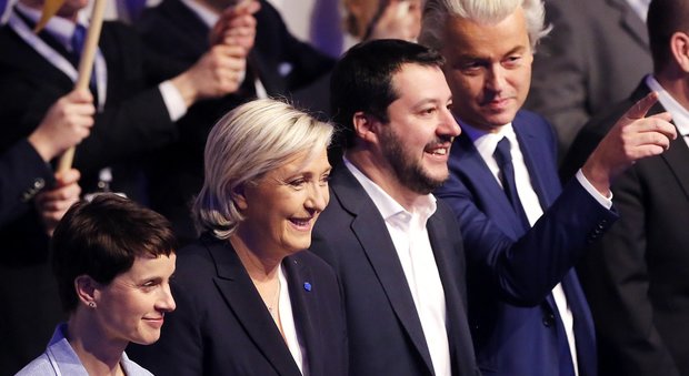 Destra populista, show di Salvini al raduno di Coblenza con Le Pen