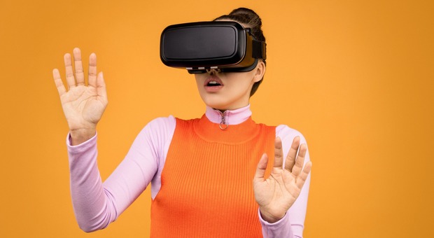 La realtà virtuale è pericolosa? «I visori possono distorcere la nostra percezione nella vita vera»: cosa è emerso dallo studio
