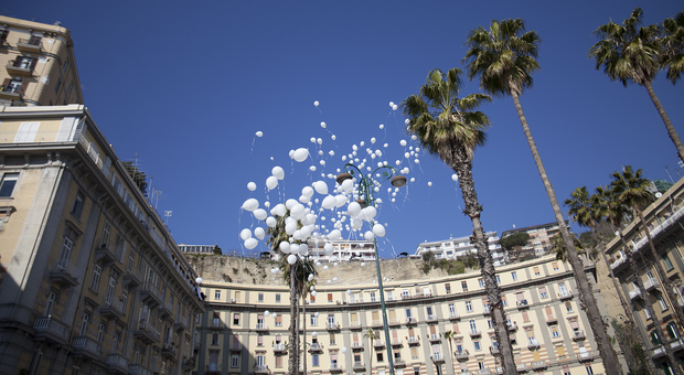 Napoli, palloncini bianchi contro i tumori infantili