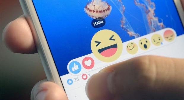 Facebook, sono arrivate le "reactions": il "mi piace" non è più solo