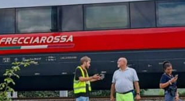 Frecciarossa fermo per un guasto alla rete elettrica a Orvieto: treni in ritardo e disagi