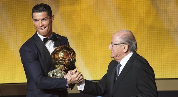 Cristiano Ronaldo vince il Pallone d'Oro: sconfitti Messi, secondo, e Neuer