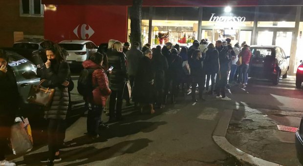 Provvedimenti da zona rossa anche a Roma: assalto ai supermercati subito dopo l'annuncio