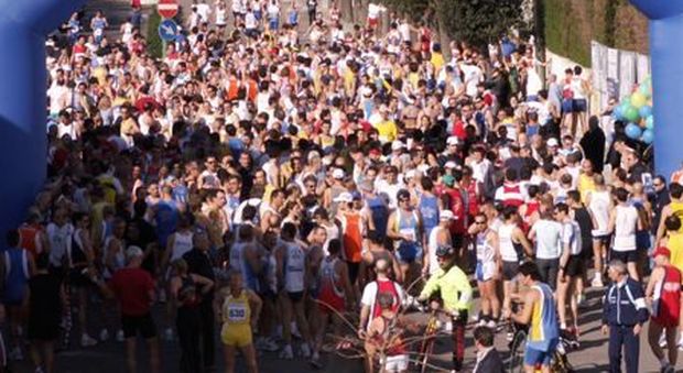"Corri a Lecce": in centinaia per la maratona e la città chiude al traffico