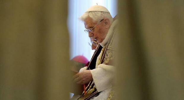 Ratzinger scrive una lettera dopo il dossier sugli abusi: «Provo vergogna e chiedo perdono, ma non sono bugiardo»