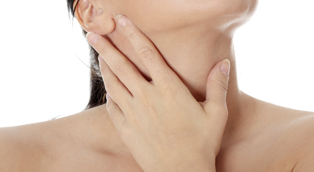 Tumori alla tiroide, casi raddoppiati: donne 3 volte più colpite