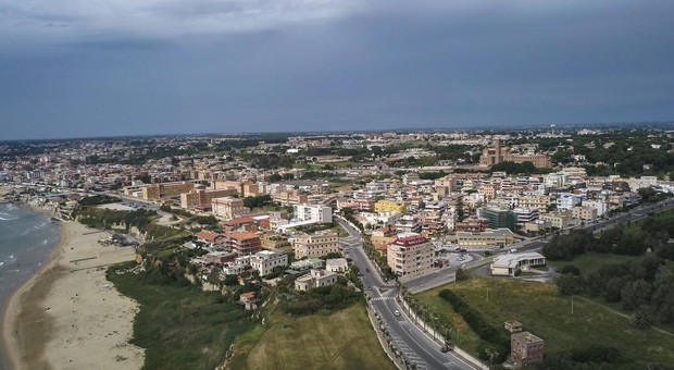 Un'immagine dall'alto della costa vicina ad Anzio