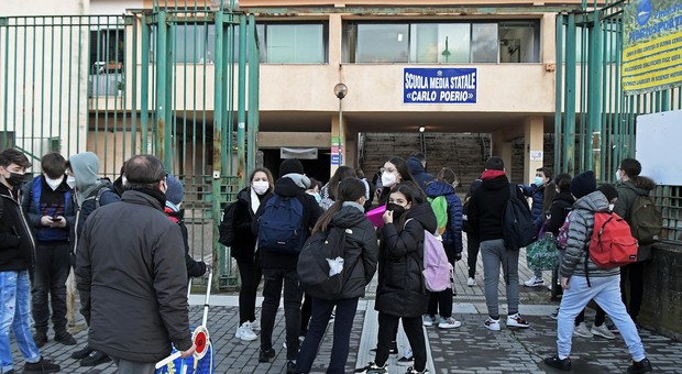 Covid a scuola, a Napoli è boom di contagi: in 15 giorni +36% alle elementari