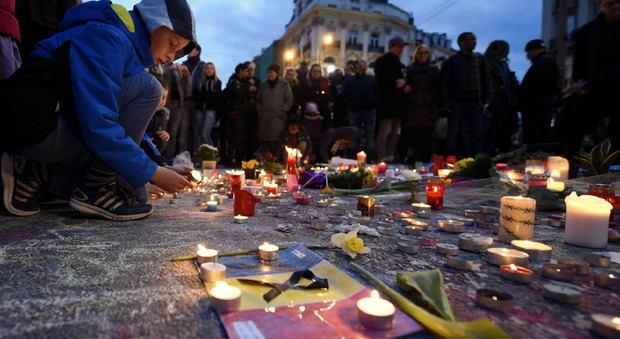 Bruxelles, il secondo attentatore della metro potrebbe essere lo stesso dell'aeroporto