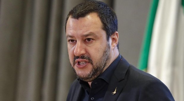 Pd contro Salvini per il volo a Mosca. Ma lui è andato con un aereo di linea