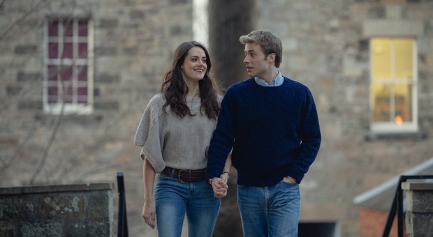 The Crown 6, ecco la prima foto di William e Kate nella serie Netflix sui Windsor