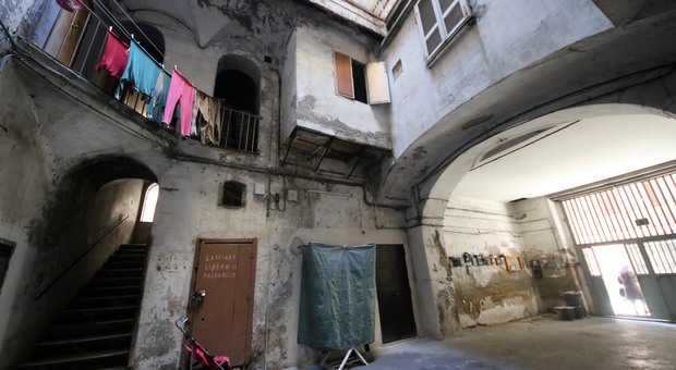 Napoli, via al restauro della Casa di Totò. Il proprietario: «Tutto a spese mie»