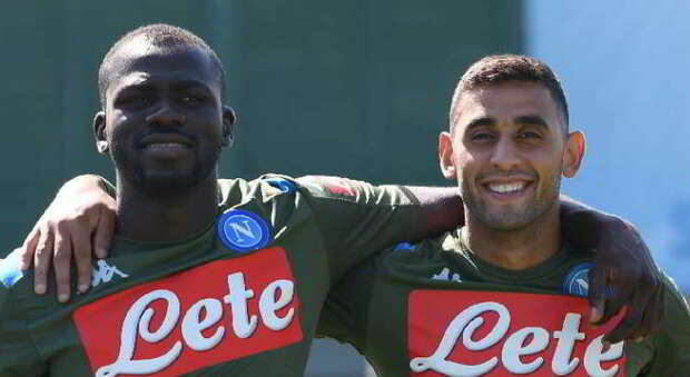 Kalidou Koulibaly e Faouzi Ghoulam con la maglia del Napoli