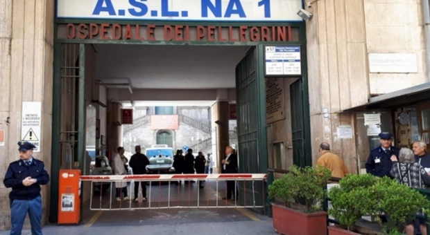 Napoli, il flashmob non basta: ancora violenza nell'ospedale dei Pellegrini, aggrediti sei medici e infermieri