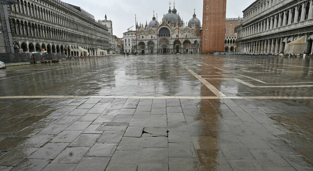 Venezia: punta della marea di 1.24 cm in mare. Il Mose tiene asciutta la città. Ma a Chioggia la Bora fa salire l'acqua a 1,31cm