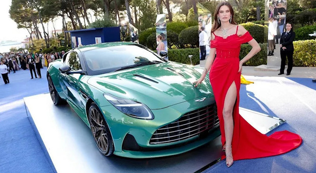 Bianca Balti con la DB12 Lunch Edition messa all’asta a Cannes