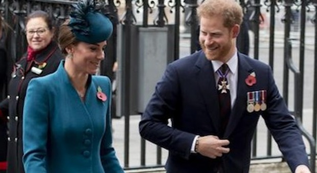 Kate Middleton, l'indiscrezione choc: «Il principe Harry le ha fatto uno scherzo imbarazzante...»