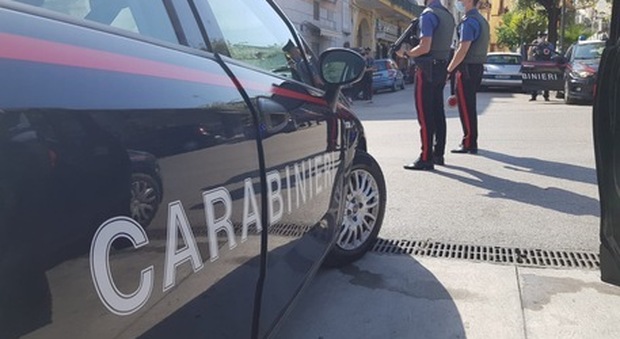 Roma, schiacciato dall'auto che stava rubando: morto un 42enne con precedenti