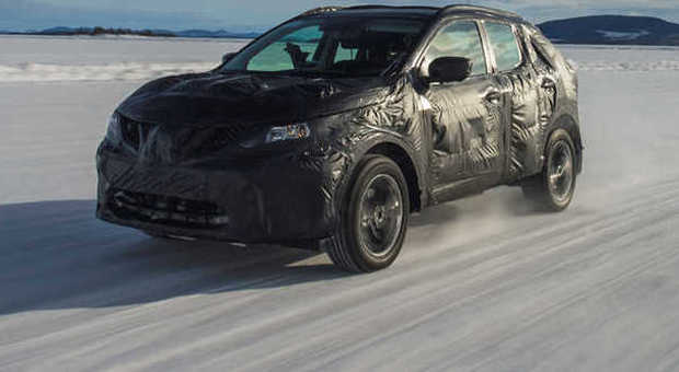 La seconda generazione di Nissan Qashqai duranti i test invernali