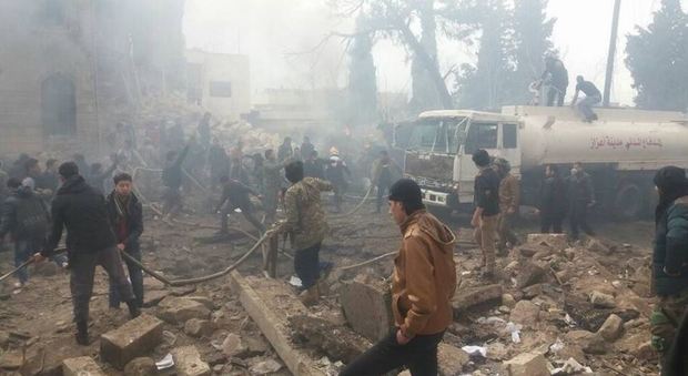 Siria, strage al mercato: esplode autobomba tra la gente, almeno 43 morti