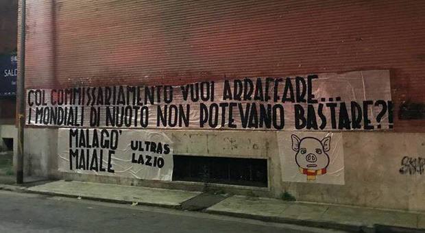Ultras Lazio, striscioni in Figc contro arbitri e Malagò: «Vergogna»