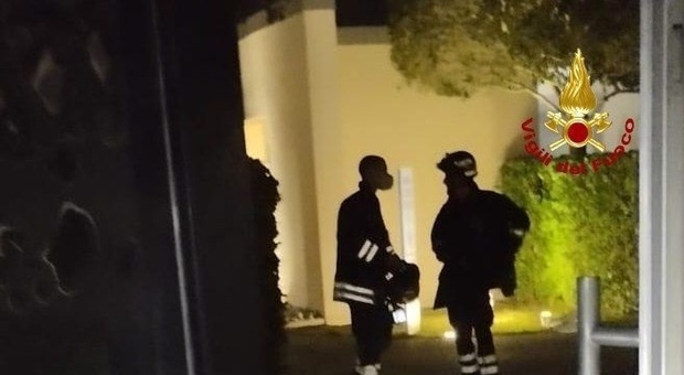 Monsano, scoppia l'incendio nella stanza dell'hotel: ospiti evacuati e un intossicato