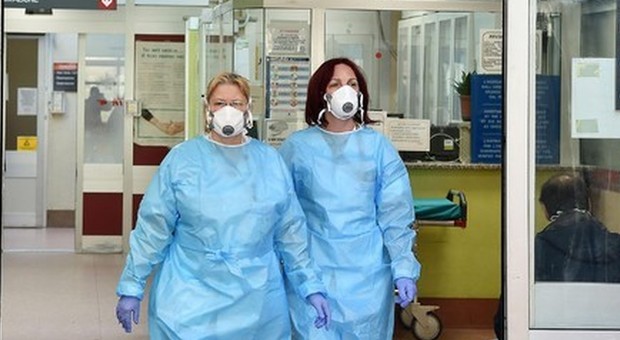Coronavirus, caos mascherine per i medici in Lombardia. Gallera: «Protezione Civile ne ha inviate 250mila senza marchio "Ce", non scherziamo»