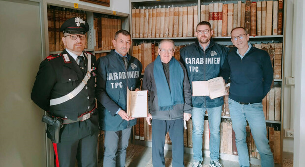 Sottratti in passato 180 libri, i Carabinieri di Udine li restituiscono alla Biblioteca di Gallarate