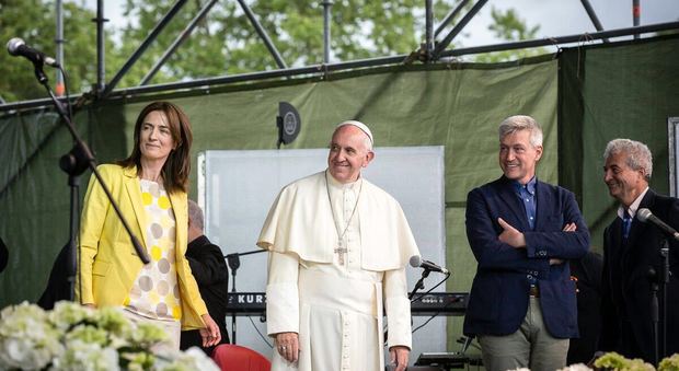 Sorpresona al Villaggio per la Terra Ecco spuntare Papa Francesco