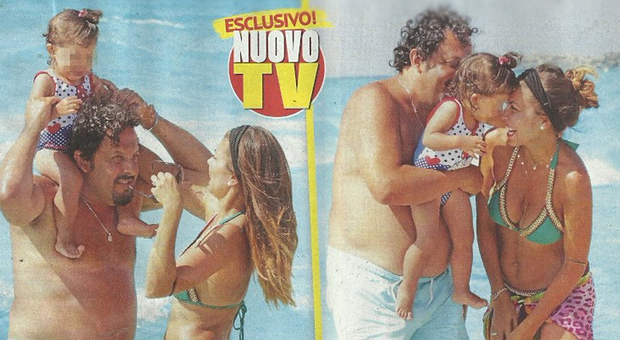Enrico Brignano, Flora Canto e la figlia Martina al mare a Formentera