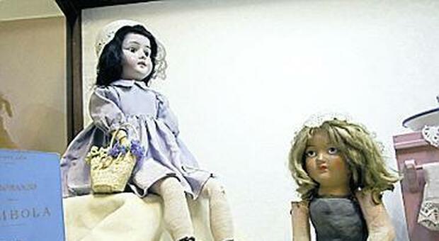 In mostra bambole e culle d'epoca